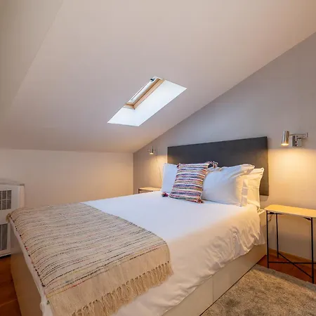 Contemporary Apartment Chiado *