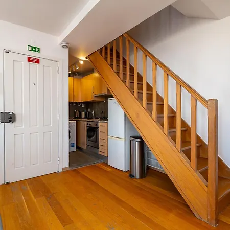 Apartment Contemporary In Historical Chiado