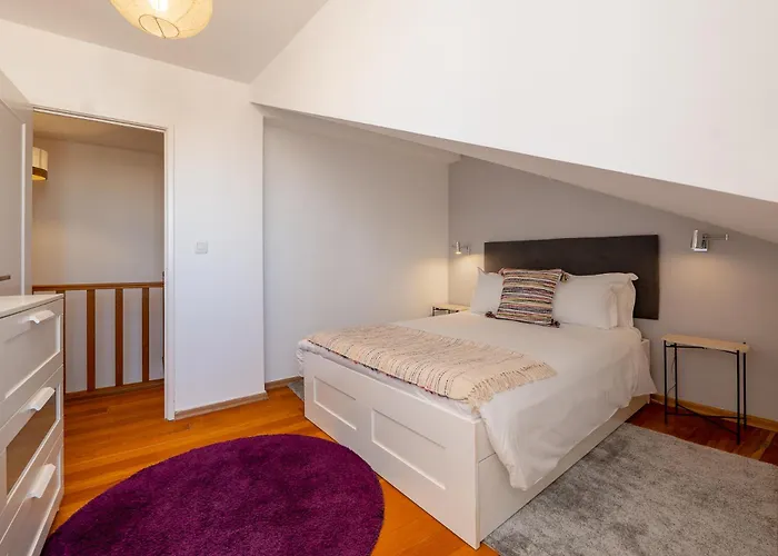 Contemporary Apartment Chiado *