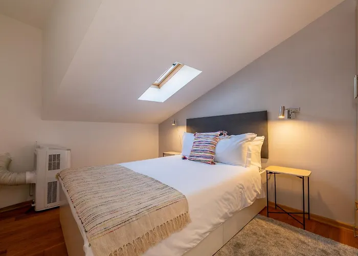 Contemporary Apartment Chiado *